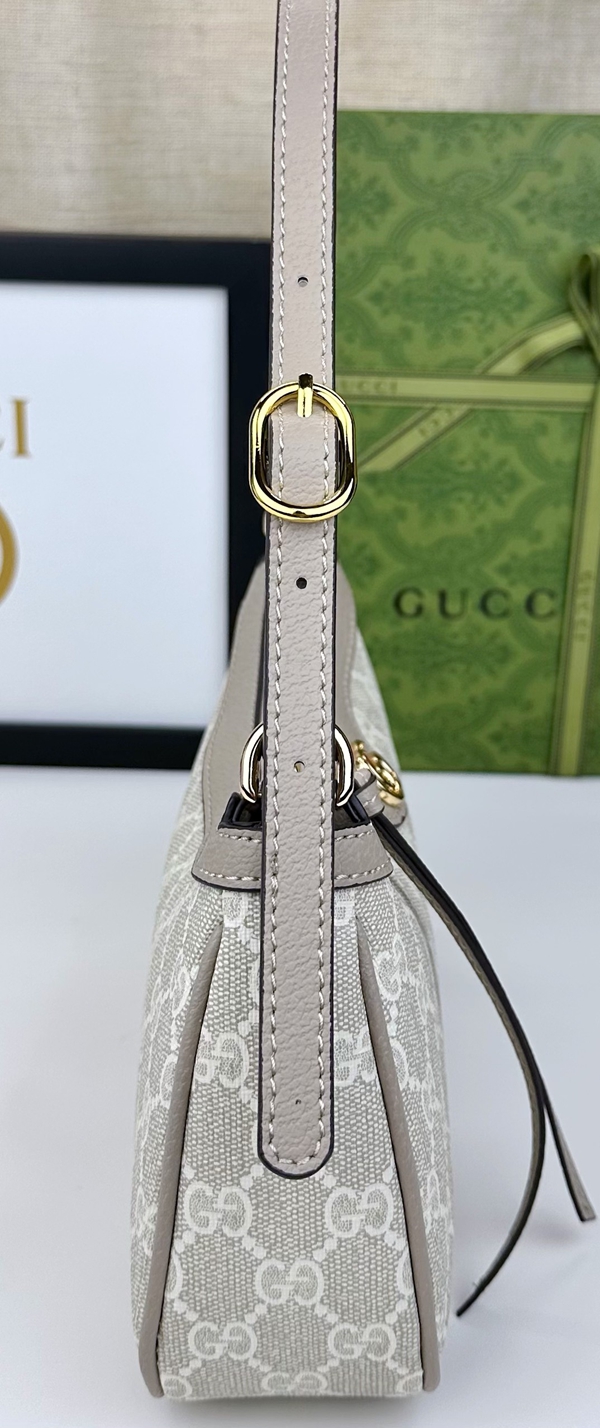 激安グッチバッグコピー着用イメージ